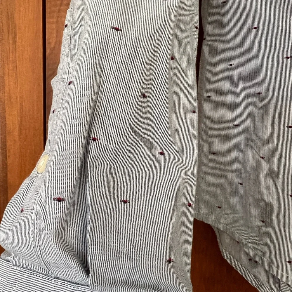 Banana Republic Light Gray Casual Button-Down Shirt